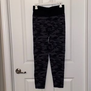 Cinch butt yoga pants